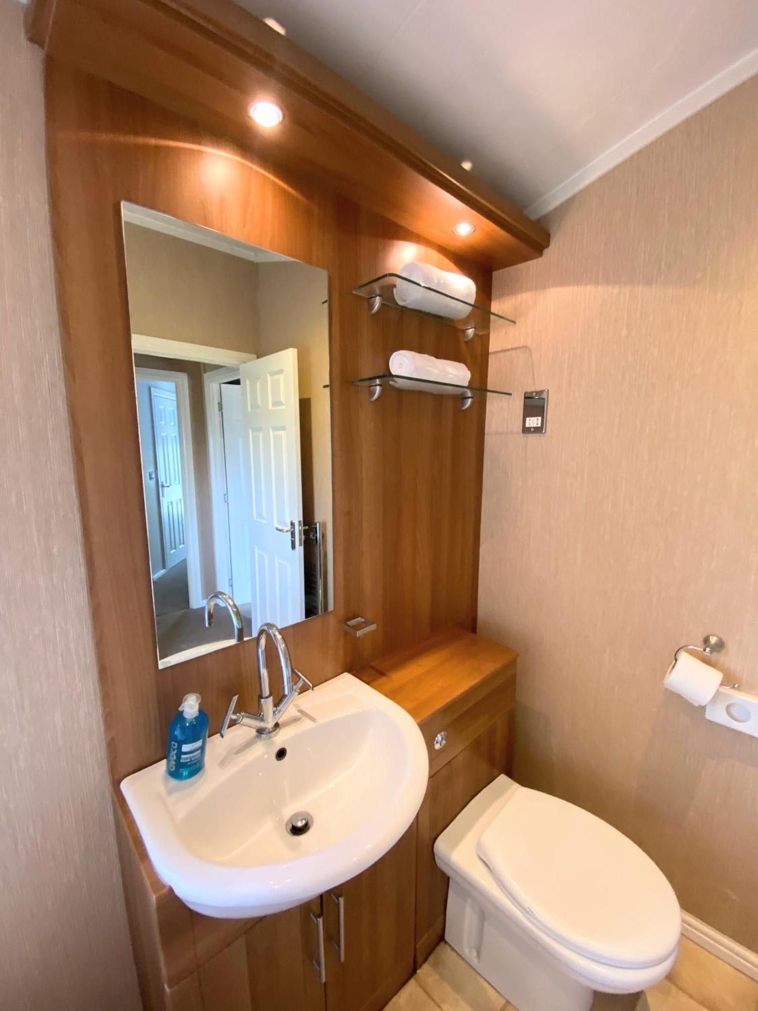 Benarty 11 With Private Hot Tub - Fife - Loch Leven - Lomond Hills - Pet Friendly Villa Kelty Exterior photo