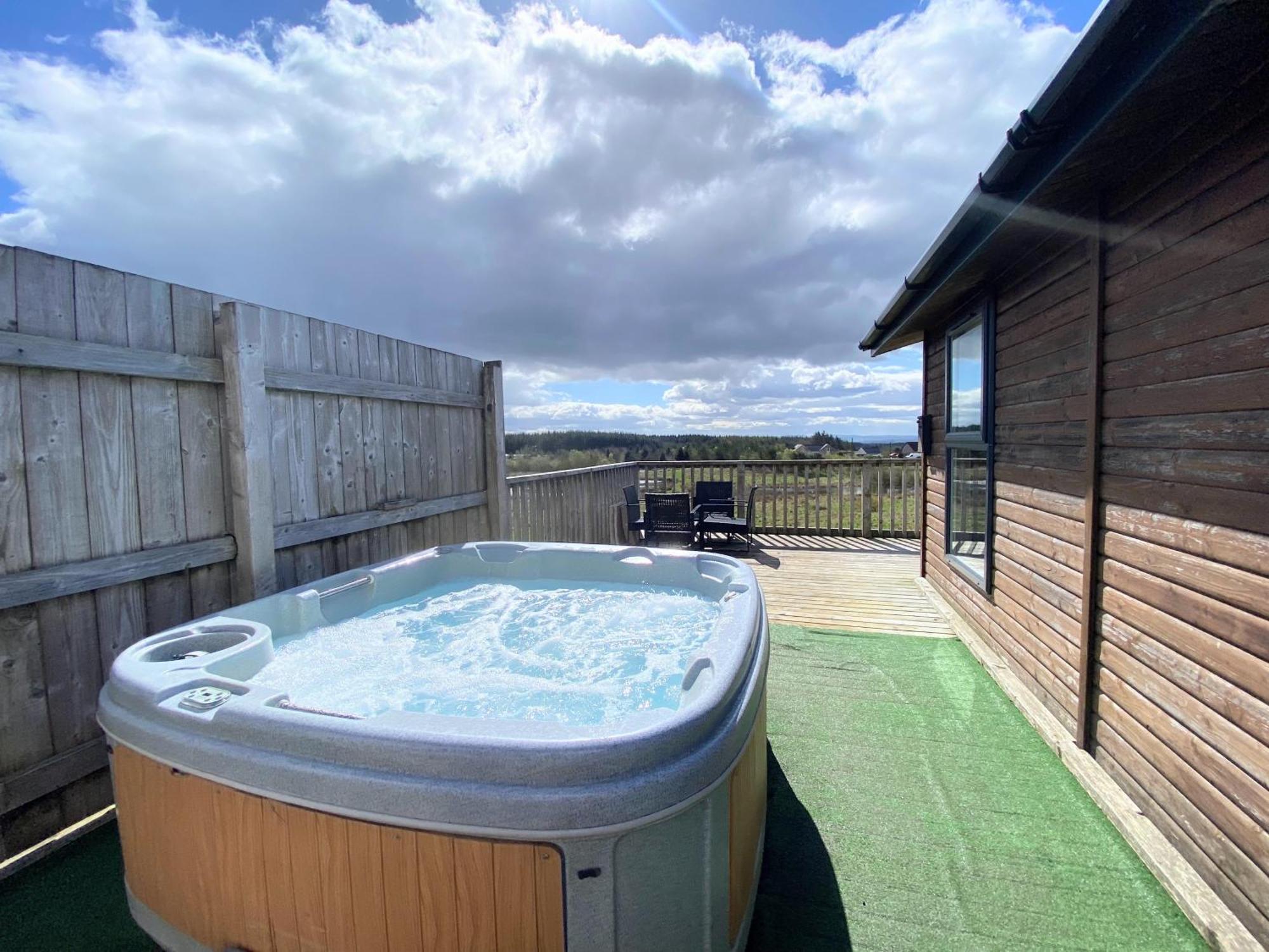Benarty 11 With Private Hot Tub - Fife - Loch Leven - Lomond Hills - Pet Friendly Villa Kelty Exterior photo