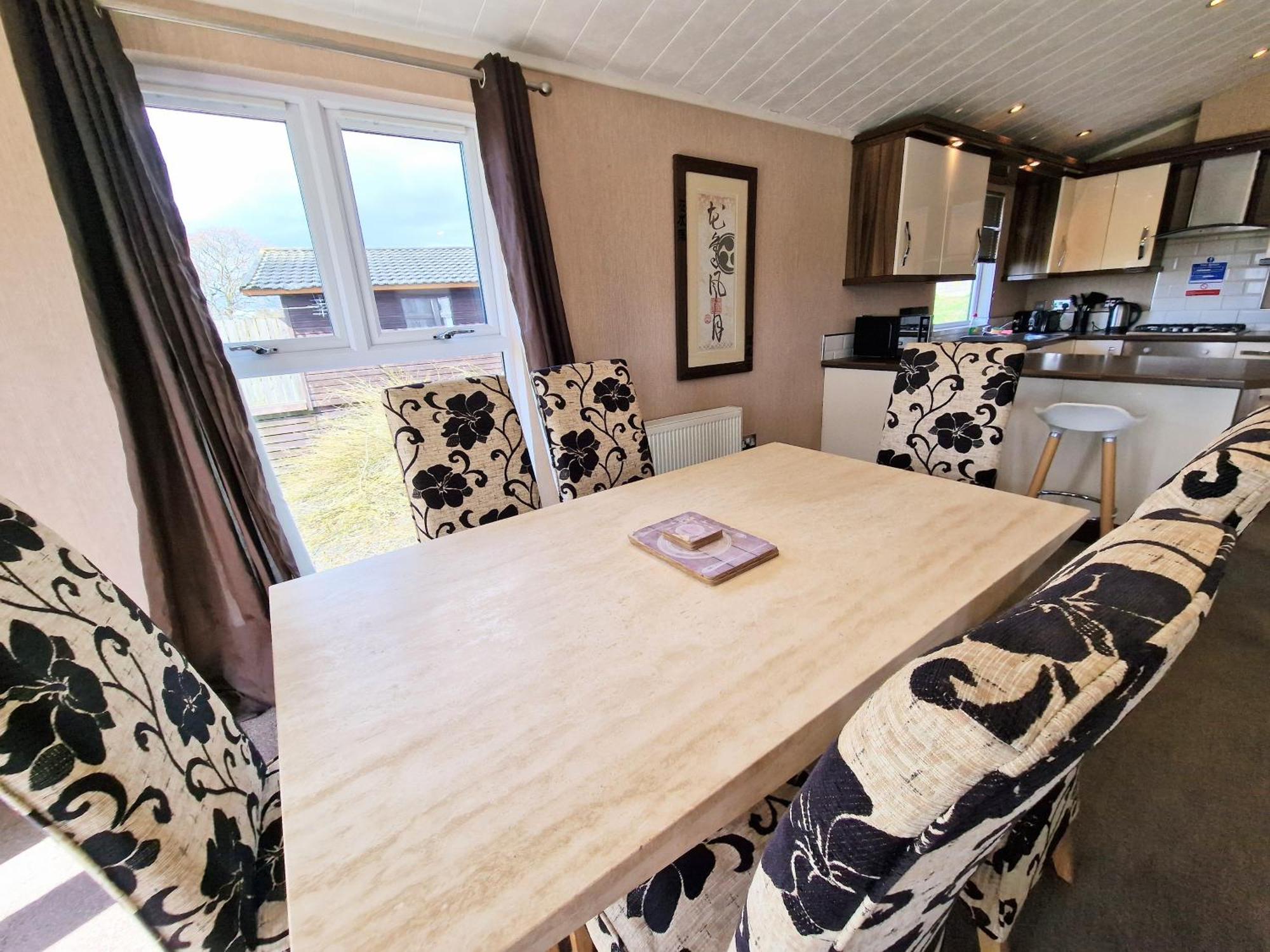 Benarty 11 With Private Hot Tub - Fife - Loch Leven - Lomond Hills - Pet Friendly Villa Kelty Exterior photo
