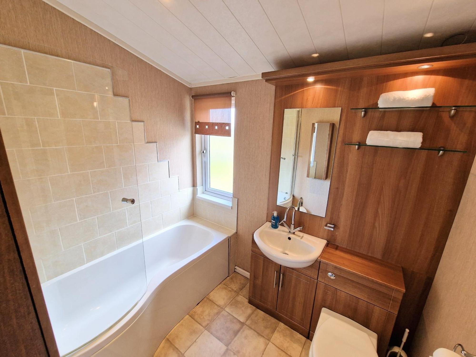 Benarty 11 With Private Hot Tub - Fife - Loch Leven - Lomond Hills - Pet Friendly Villa Kelty Exterior photo